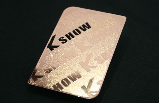 Business card en métal rose brillante